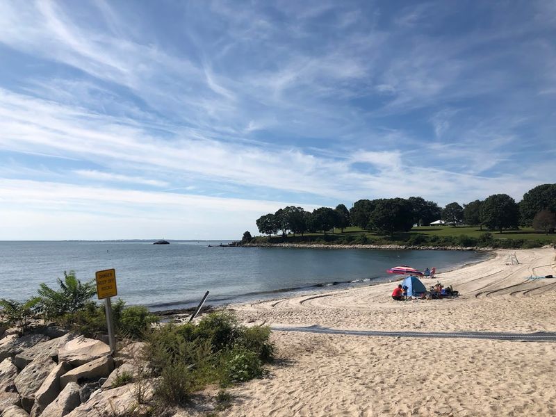 Hole-in-the-Wall Beach