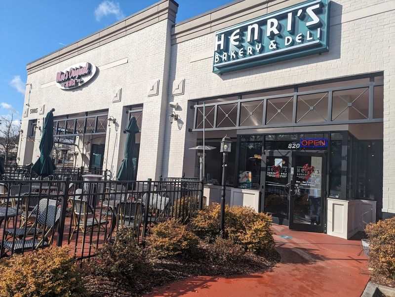 Henri's Bakery & Deli - Peachtree Corners