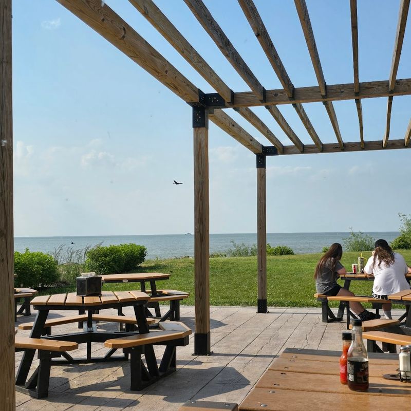 Jolly Rogers Seafood House &mdash; Port Clinton