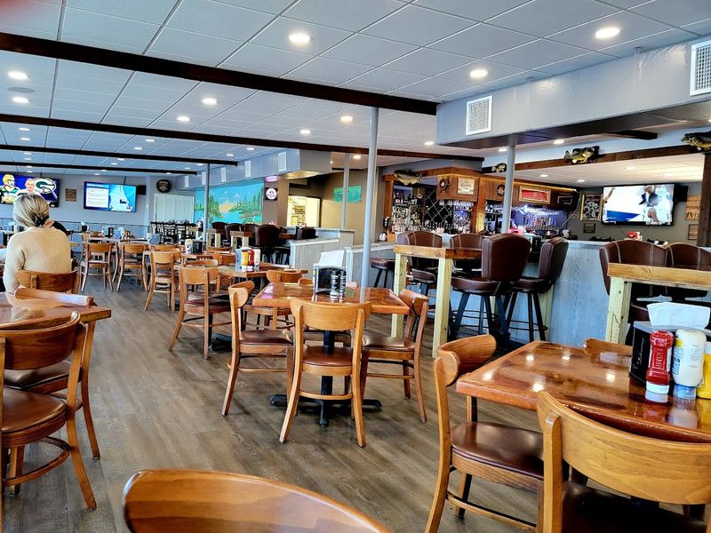 Drifters Riverfront Bar & Grill — Astor