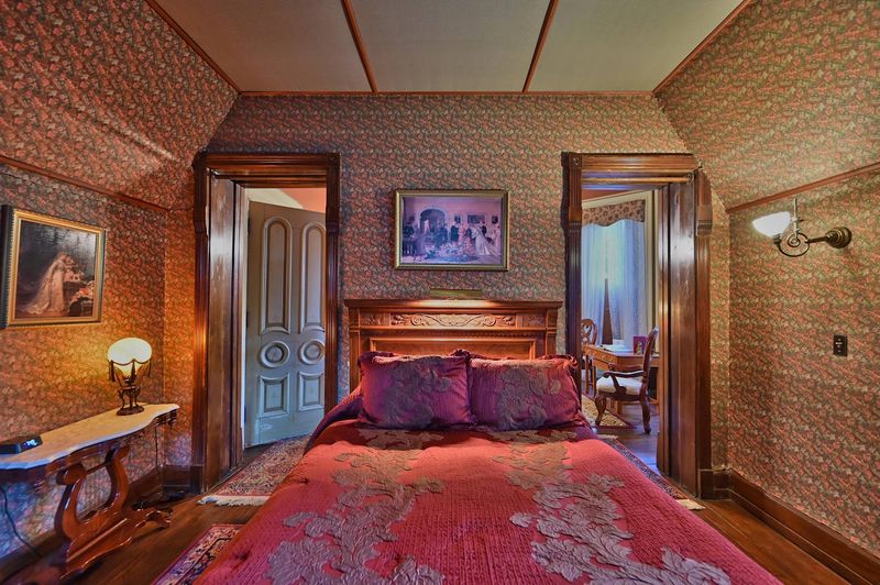 Transformation into an Inn and Bed & Breakfast