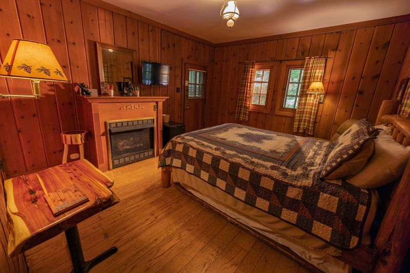 Cozy Log Cabin Rentals Surrounded by Nature