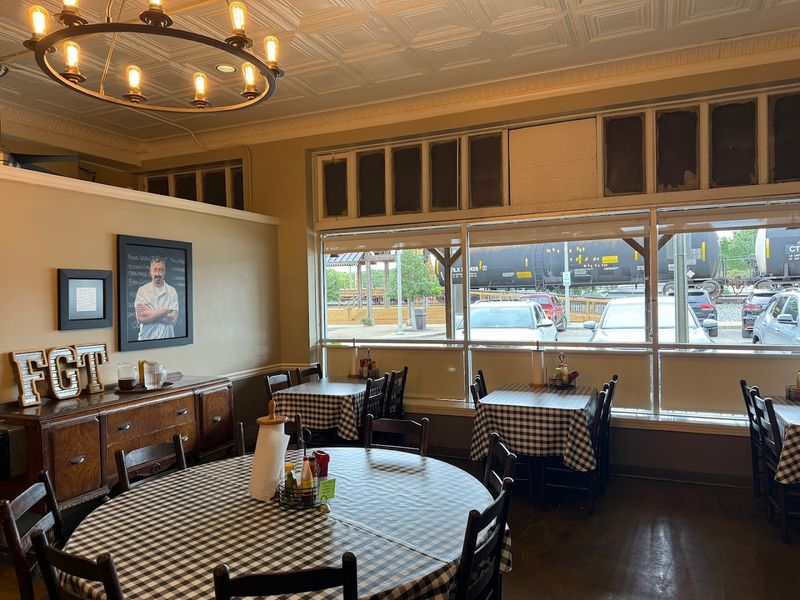 The Friendly, No-Frills Dining Experience