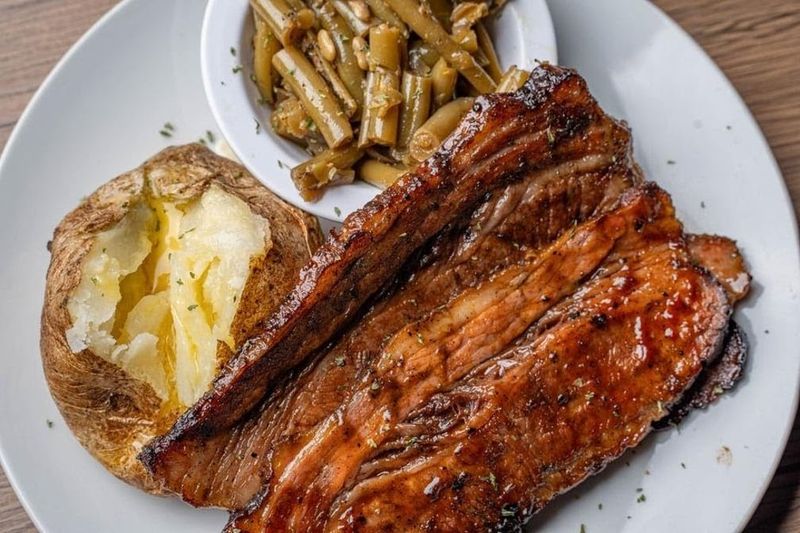 Bobby Q's Pit Stop BBQ - West Haven, New Haven County