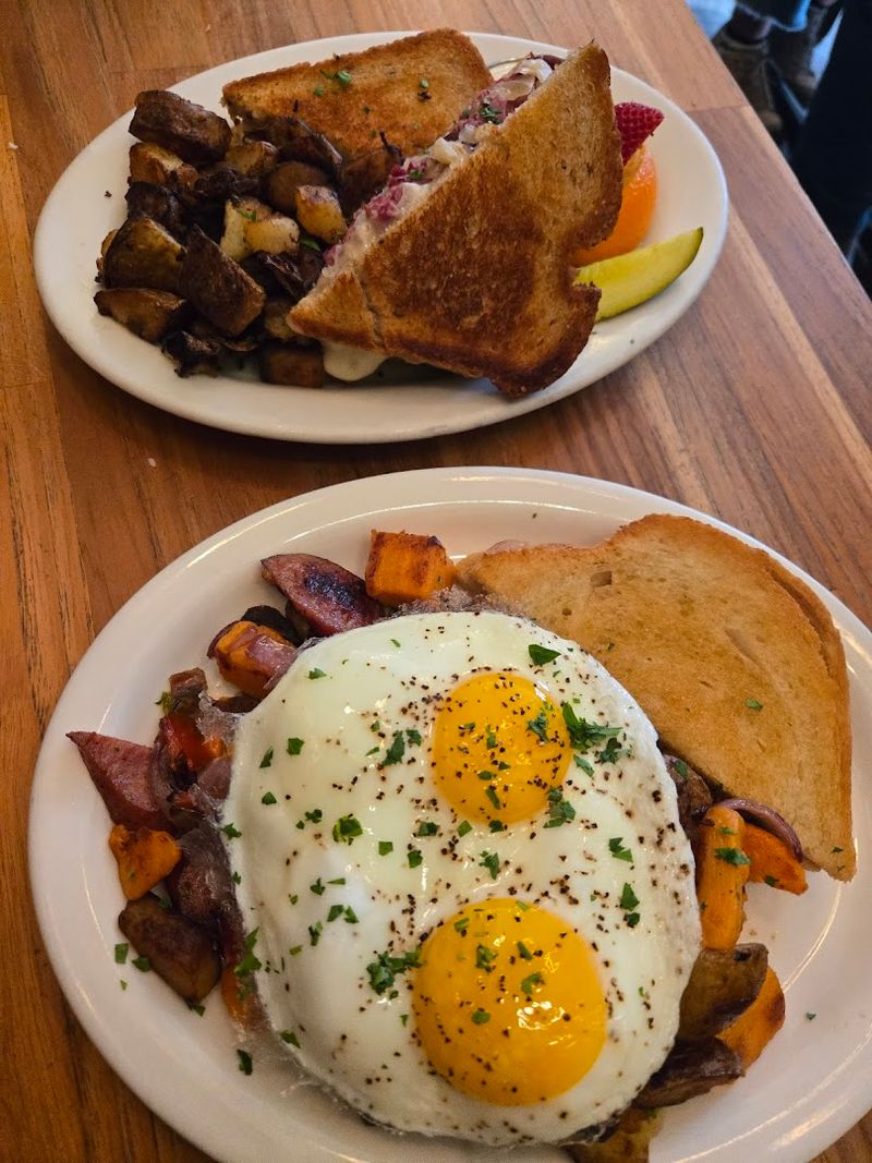Lucky&rsquo;s Caf&eacute;