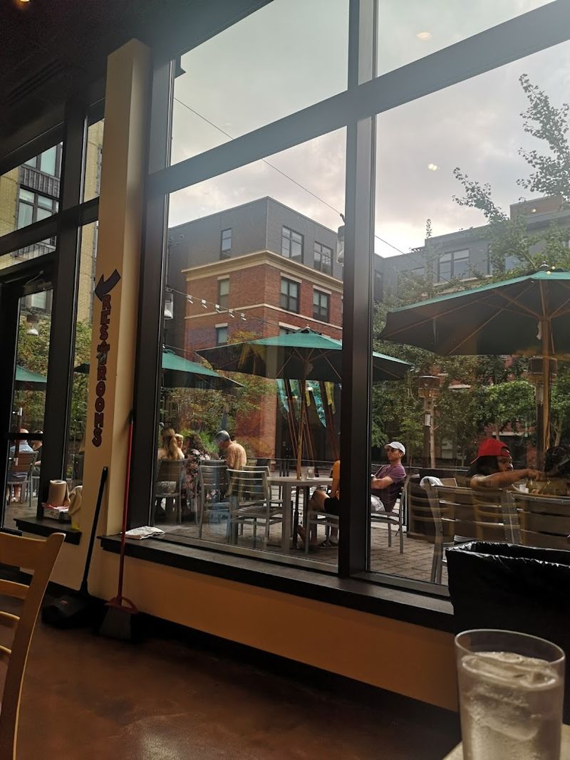 Lost Dog Caf&eacute; (Alexandria & Arlington)