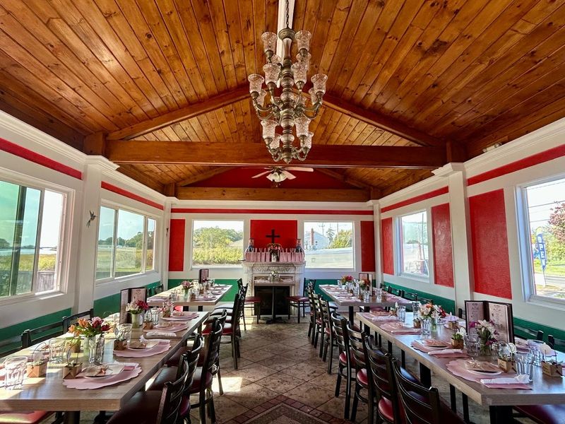 Casa Azteca, Milford, New Haven County