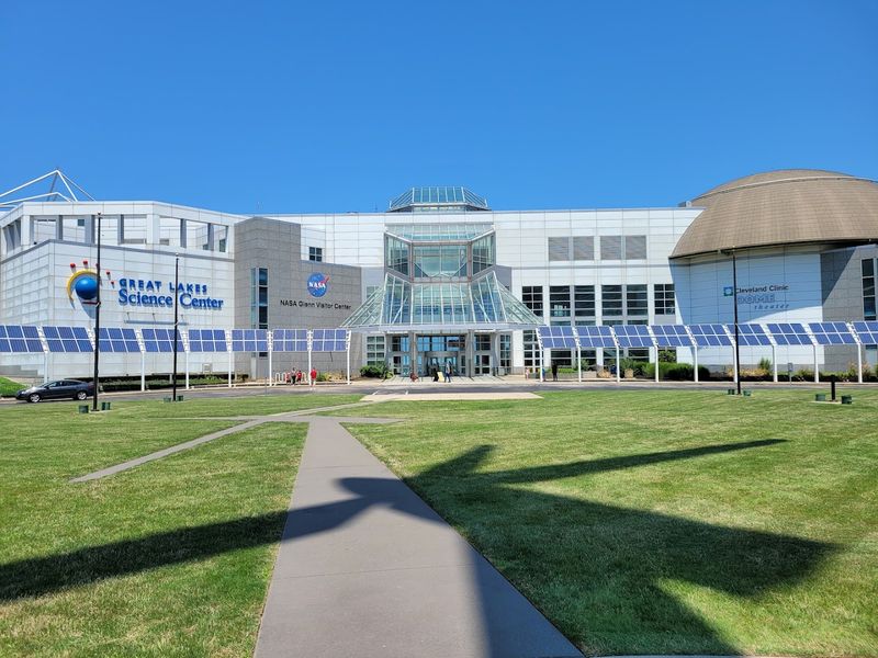 Great Lakes Science Center Aquatic Exhibits