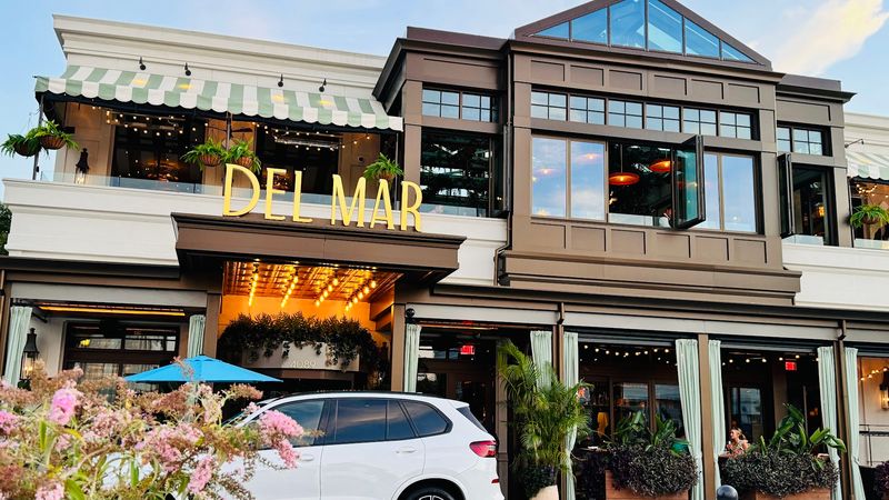 Mediterranean Brightness at Del Mar (Columbus)