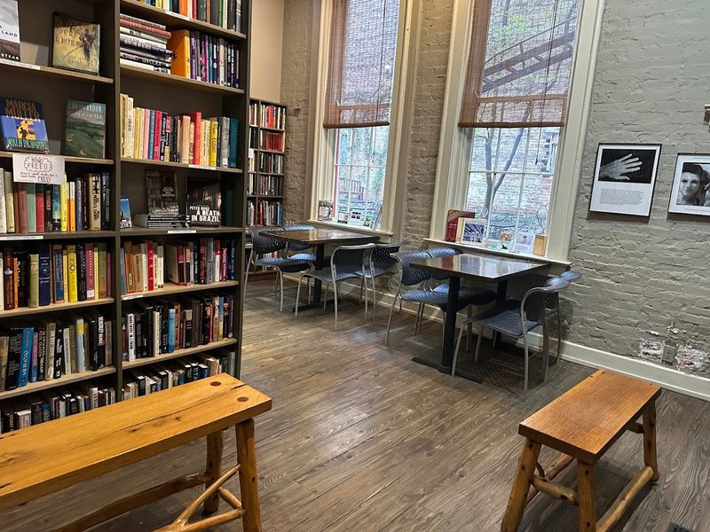 Iris Book Caf&eacute;