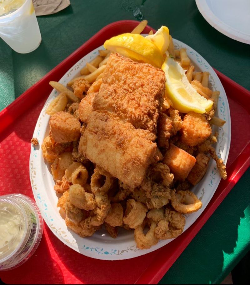 Arnold&rsquo;s Lobster & Clam Bar