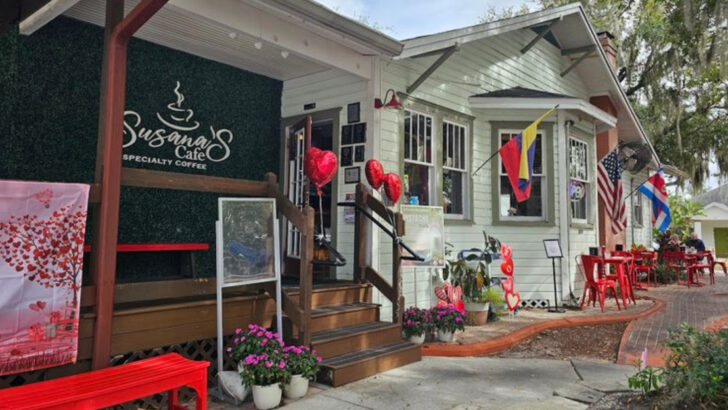 Locals Say This Florida Cafe Feels Like Home From The First Visit