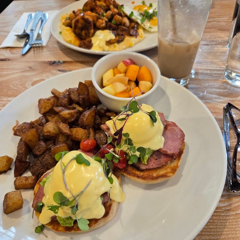 The Blue Door Caf&eacute; & Bakery