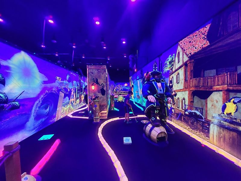 Shipwreck Neon Mini Golf