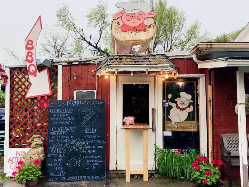 The Blue Ridge Pig - Nellysford, Nelson County,