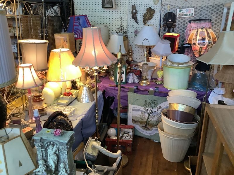 College Mart Flea Market, Jewett City, New London County