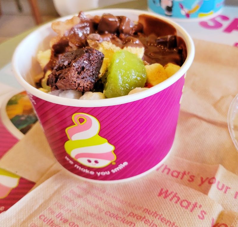 Menchie's Frozen Yogurt, Warren