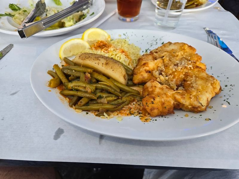 Hellas Restaurant & Bakery