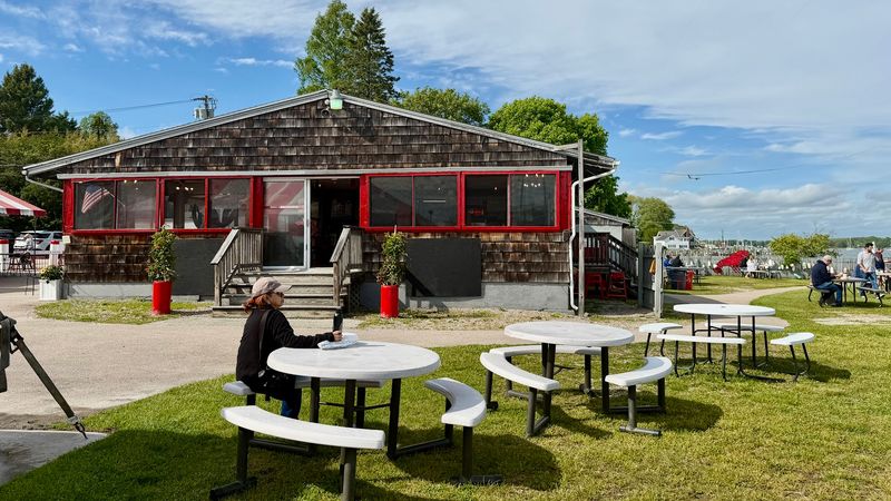 Abbot's Lobster in the Rough - Noank, New London County