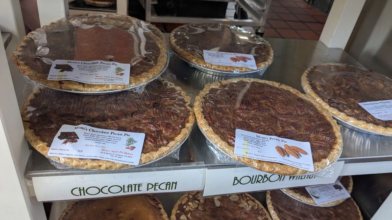 Mom’s Apple Pie Company — Winchester