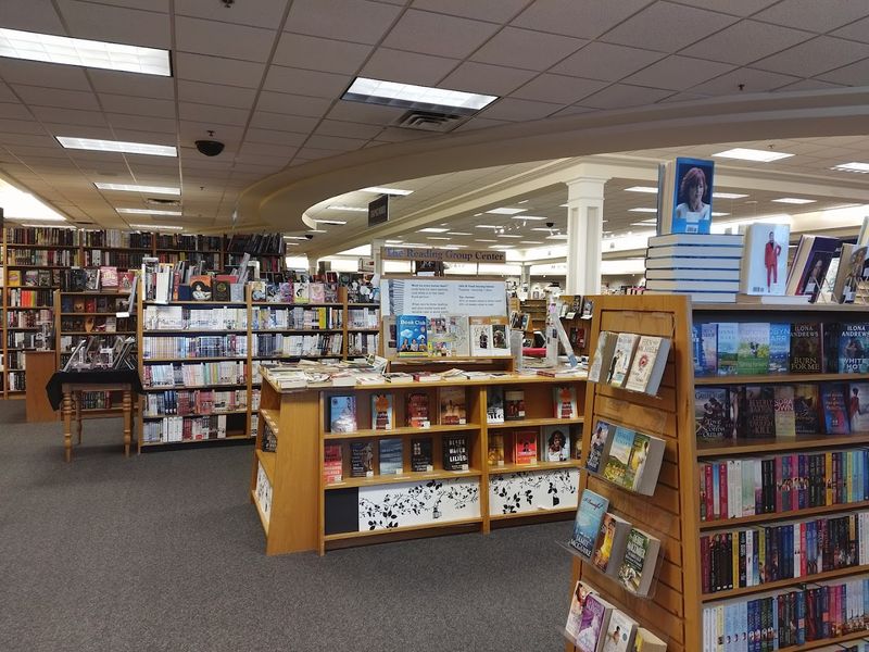 Schuler Books (used sections) &mdash; Grand Rapids / Okemos / West Bloomfield