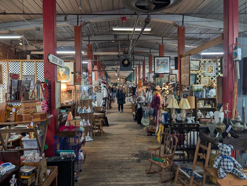 Canton Flea Market, Canton, Hartford County