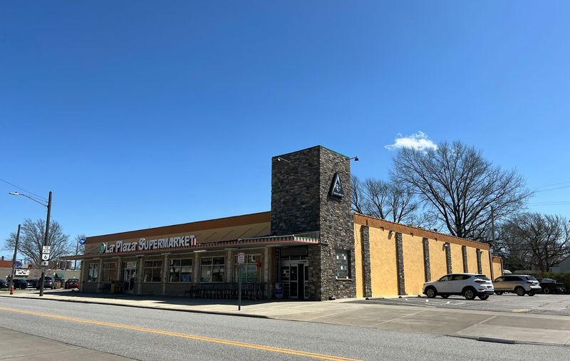 La Plaza Supermarket (Cleveland)