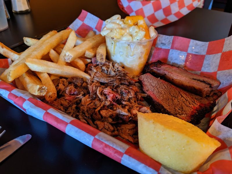 B's Cracklin' BBQ &ndash; Savannah
