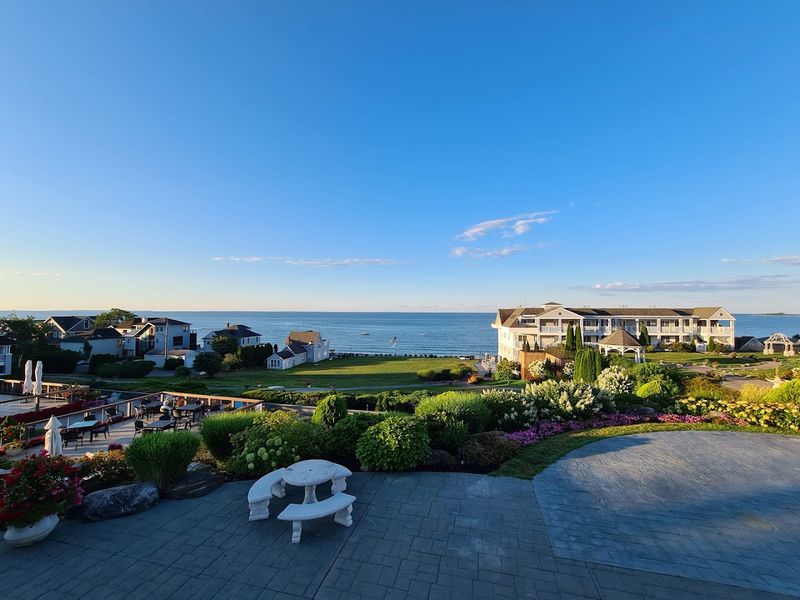 Water&rsquo;s Edge Restaurant & Inn 
