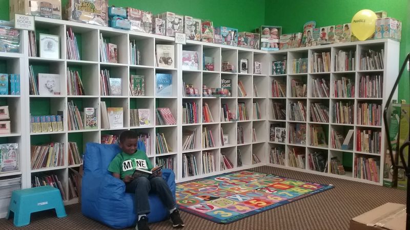 Wall of Books, Oviedo, Seminole County