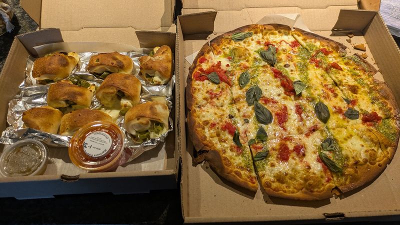 Avalanche Pizza &mdash; Athens