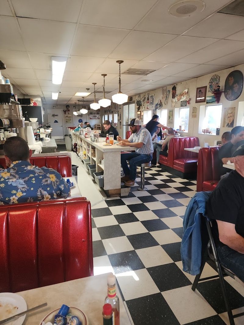 The Authentic 1950s Time Capsule Atmosphere