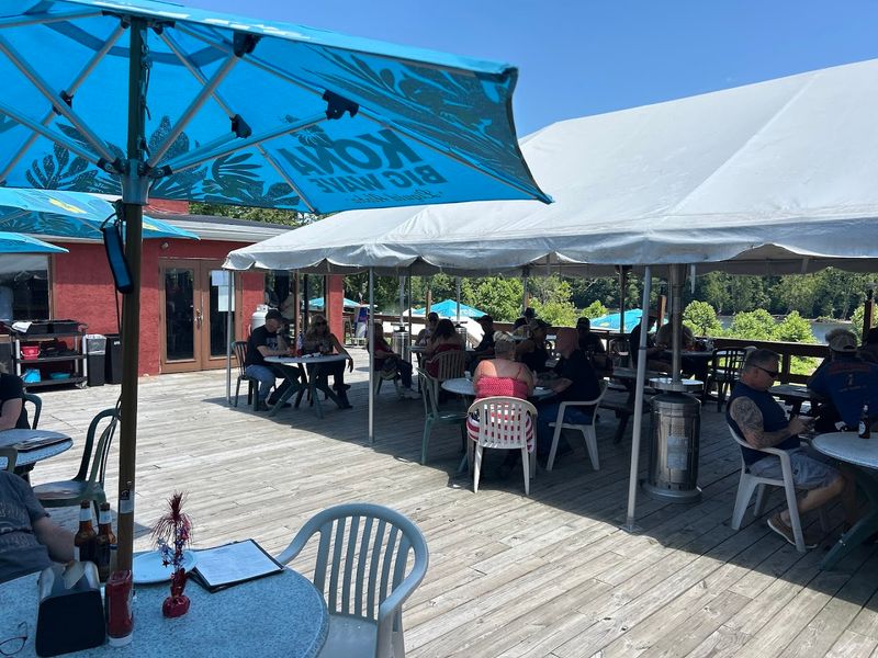 Riverside Barr & Grill 