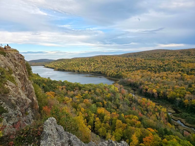 Lake of the Clouds Overlook Trails 