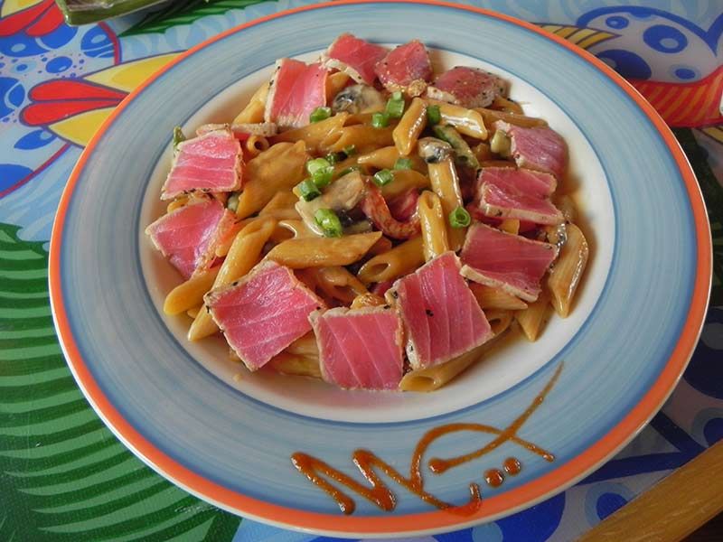 Mama Kwan’s Tiki Bar & Grill