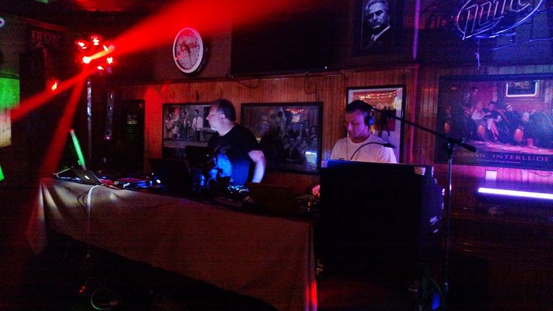 Live Entertainment That Transforms Friday Nights