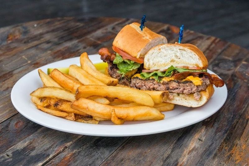 Winking Lizard Tavern - Independence, Cuyahoga County