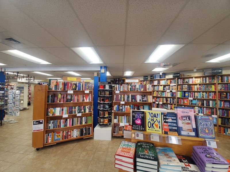 Bank Square Books &mdash; Mystic