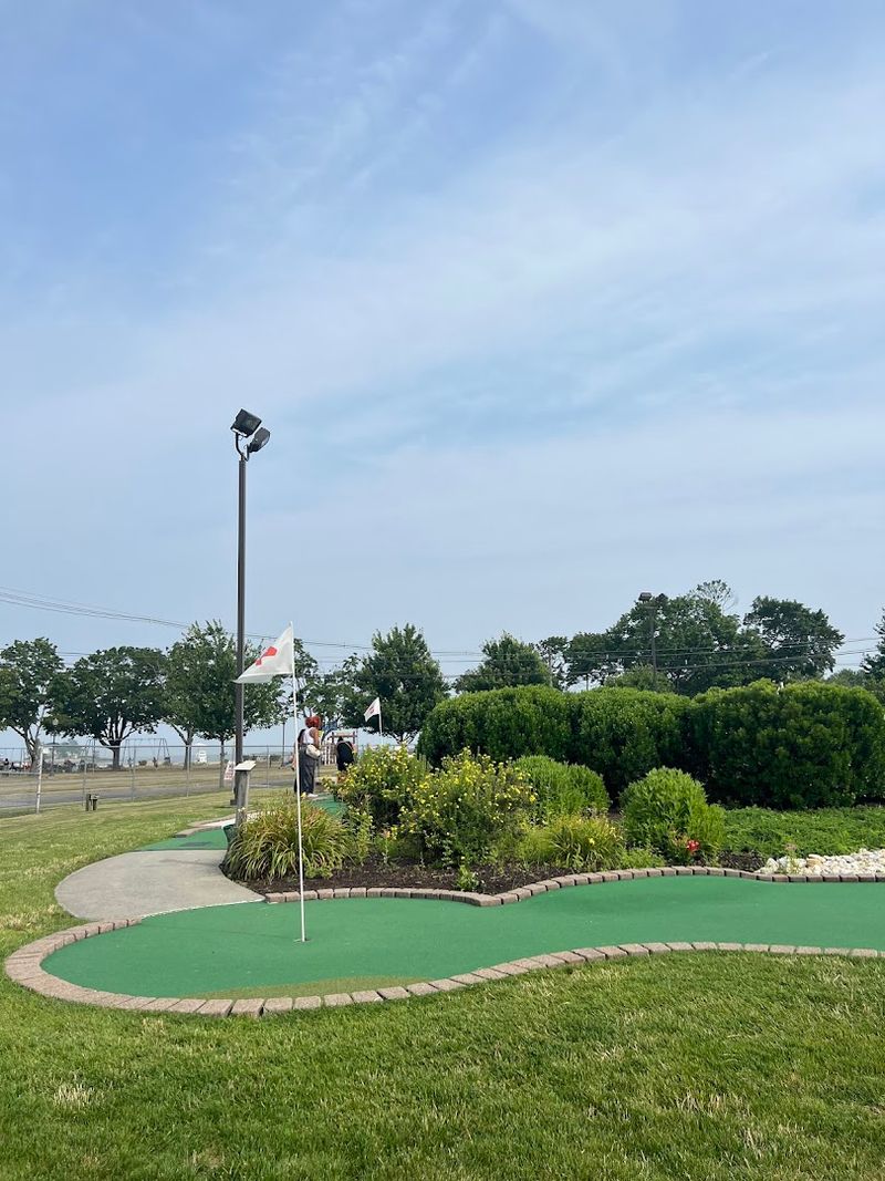 Norwalk Cove Marina Mini Golf (Norwalk)