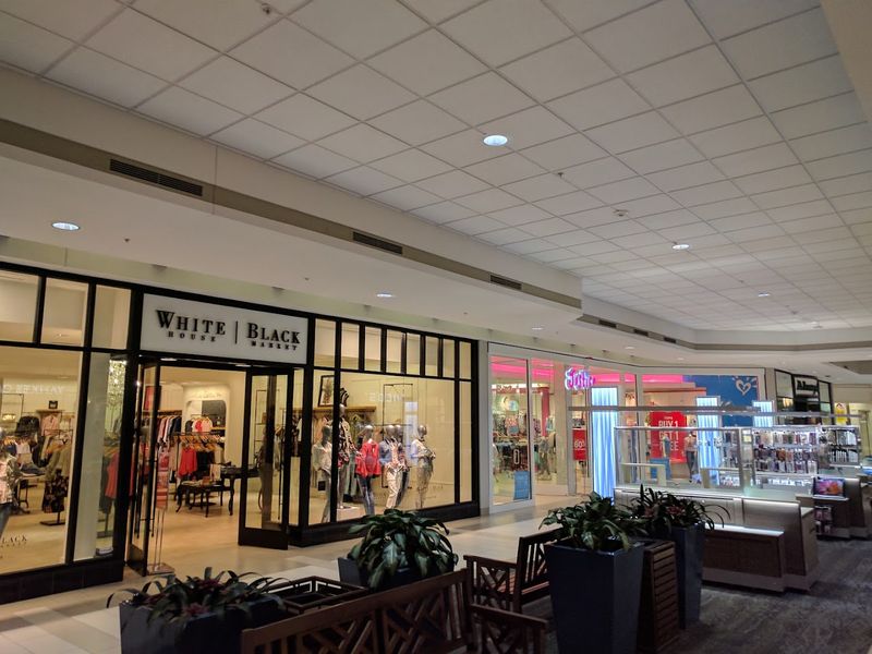 Laurel Park Place &mdash; Livonia