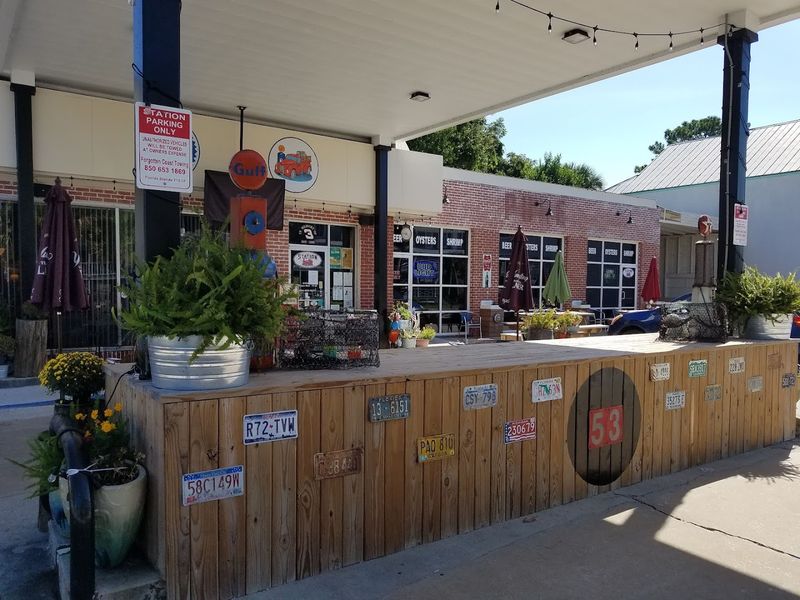 Oysters, Seafood, and Apalachicola&rsquo;s Dining Scene