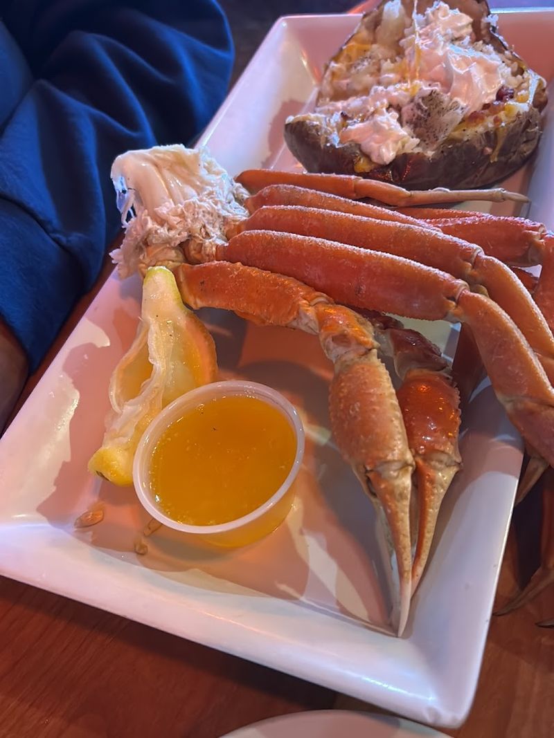 The Crab Legs, Shrimp, and Lake Perch That Keep Bringing Guests Back