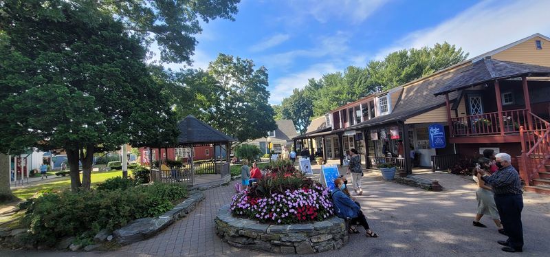 Family-Friendly Atmosphere with Entertainment Options