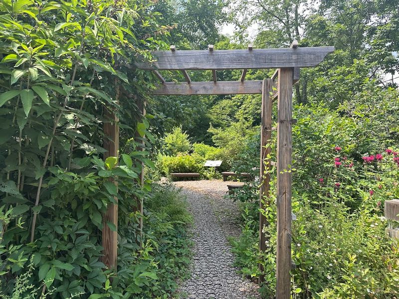 Roaring Brook Nature Center