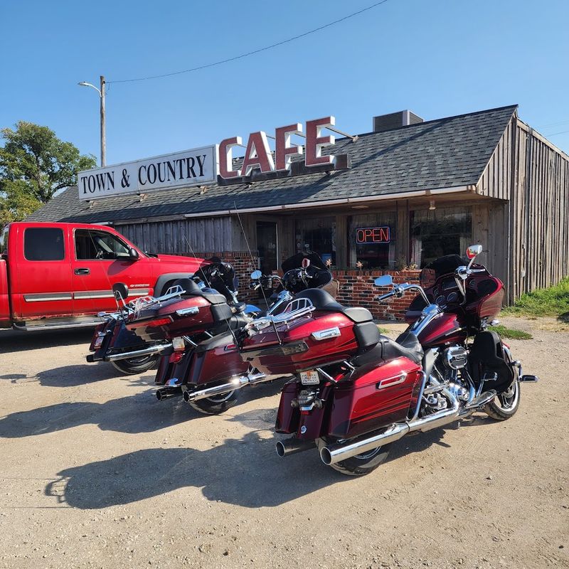 Town & Country Caf&eacute; &ndash; Florence, KS