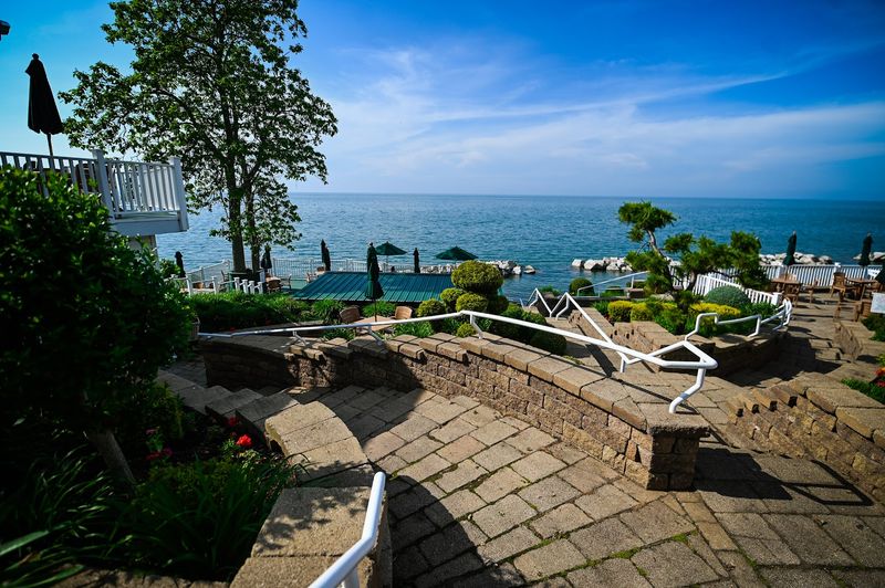The Lakehouse Inn & Winery