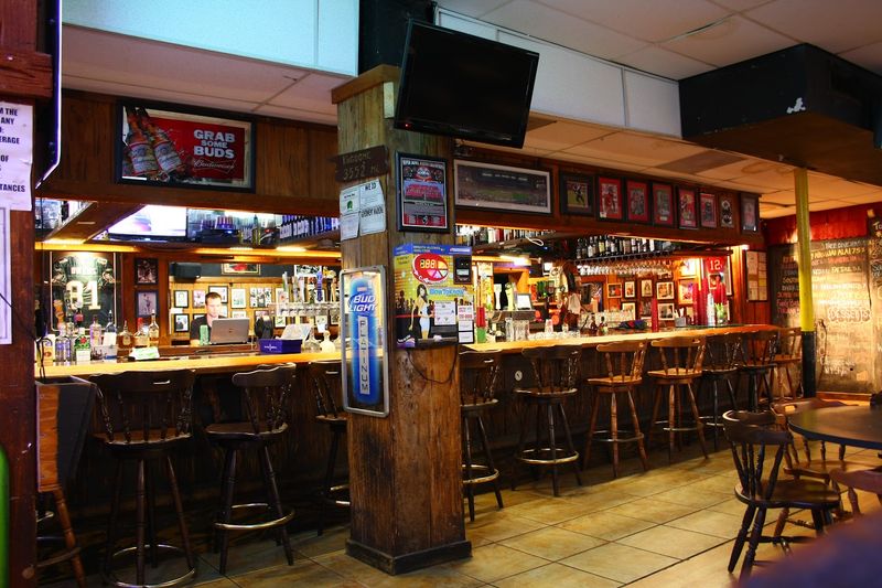 Walter's Press Box Sports Emporium – Tampa