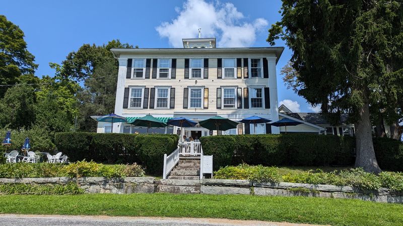 The Inn on Lake Waramaug - New Preston, Litchfield County