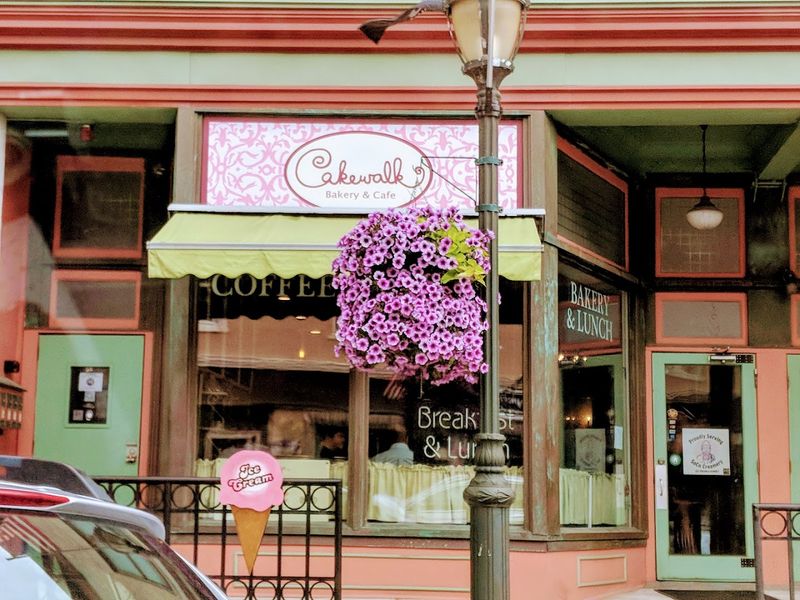 Cakewalk Bakery & Cafe 