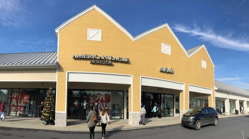 Tanger Outlets (Lancaster)